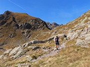25 Dalla Bocchetta di Val Pianella (2210 m) passiamo alla Bocca di Trona (2224 m) 
